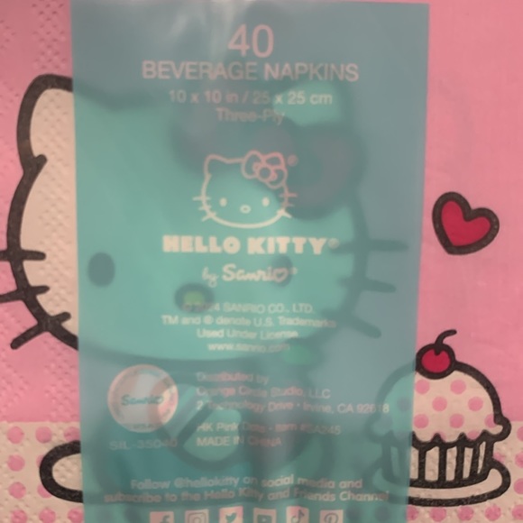 Sanrio Sitting Hello Kitty Pink Cupcake Set of 40 Beverage Napkins New Package - Picture 5 of 6